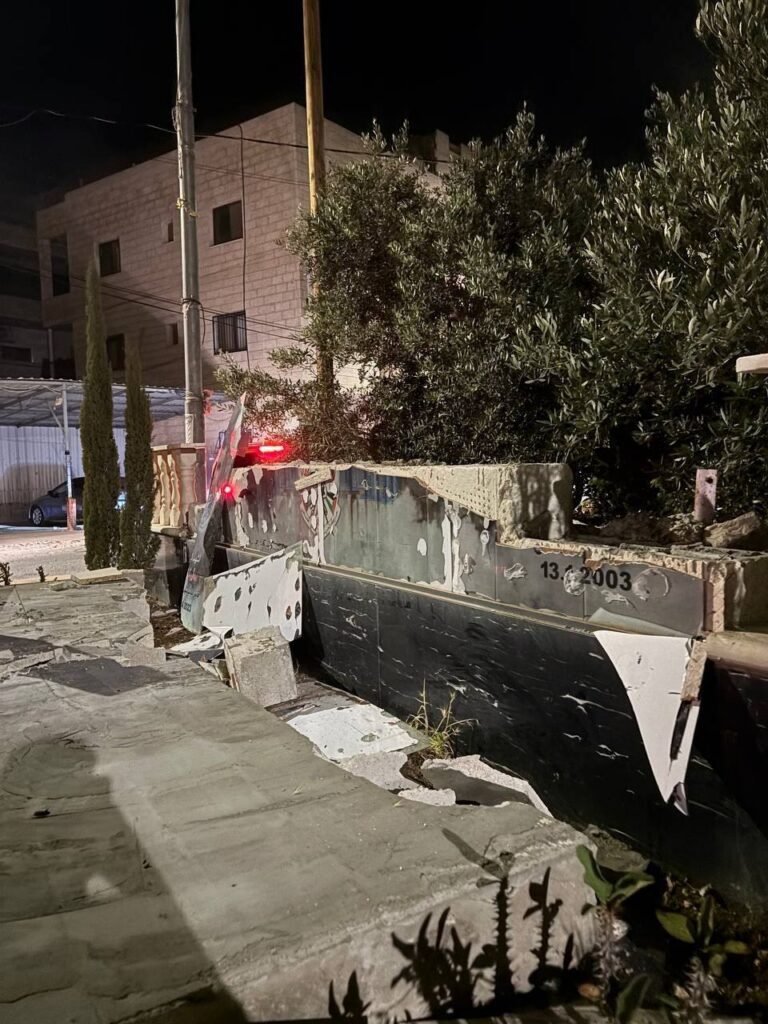 الاحتلال يحطم صرح شهيدين ويداهم متحفا ومنازل في نابلس 